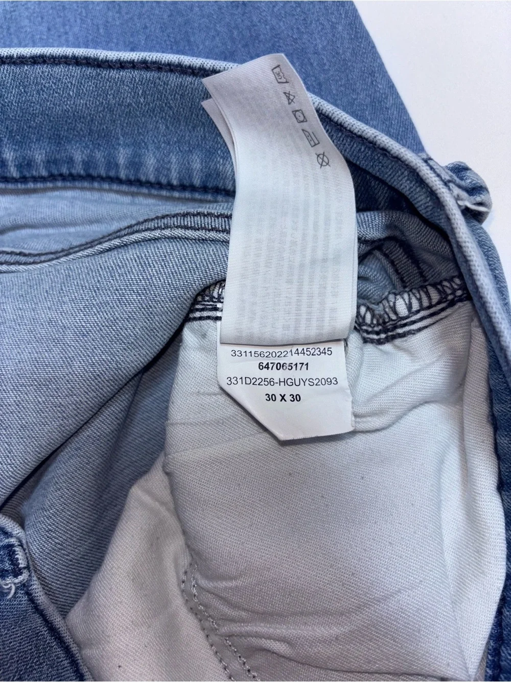 Classic Hollister Men’s Taper Distressed Jeans Size 30”